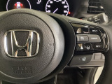 ハンドルにHondaセンシング系のクルーズコントロールやレーンキープアシストなどのスイッチが装備されています。ハンドルから手を離さず安全に操作できます。