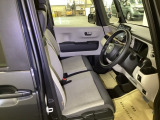 シートはフィット性も良く、楽な運転姿勢を保てます。