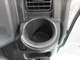 運転席側ドリンクホルダー付いています。