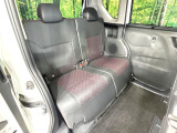 後部座席も気になるようなキズ・汚れやへたり等、大きなダメージはなく、良好な状態です。