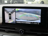アラウンドビューモニター。クルマを上空から見下ろしているかのような映像で、駐車の際、周囲の安全を確認できます!