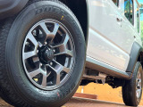 【純正15インチアルミホイール】外観にマッチした純正アルミホイールを装着しております。各種社外アルミホイールや、スタッドレスタイヤも取扱いしております。是非ご相談ください♪