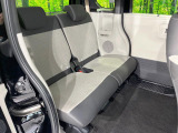 後部座席も気になるようなキズ・汚れやへたり等、大きなダメージはなく、良好な状態です。