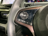 ステアリングにオーディオ操作スイッチが付いています。オーディオ画面に直接タッチしなくても操作が出来ますので、運転に集中できます。