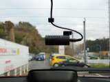 後方から接近する車両やアオリ運転対策にもバッチリのリアドラレコ装着車です。