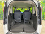 後席を格納すると、これだけの広さが!シーンに合わせたシートアレンジで、大きな荷物も積むことが出来ます♪