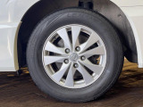 【純正15インチアルミホイール】外観にマッチした純正アルミホイールを装着しております。各種社外アルミホイールや、スタッドレスタイヤも取扱いしております。是非ご相談ください♪