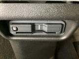 ETCもついています。高速道路の料金所の通過も楽々です。 カードの取り出しもしやすい場所についています。