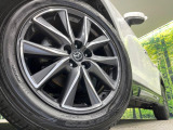 【純正19インチアルミホイール】外観にマッチした純正アルミホイールを装着しております。各種社外アルミホイールや、スタッドレスタイヤも取扱いしております。是非ご相談ください♪