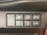 ハンドルの右側にHondaセンシング用のメインスイッチとパワーテールゲートスイッチがついています。パワーテールゲートスイッチは車内からでもテールゲートの開け閉めを電動でできます。