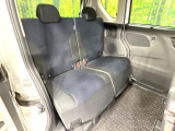 後部座席も気になるようなキズ・汚れやへたり等、大きなダメージはなく、良好な状態です。