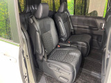 後部座席も気になるようなキズ・汚れやへたり等、大きなダメージはなく、良好な状態です。