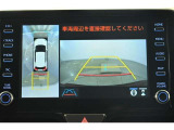 【パノラミックビューモニター】車両を上から見たような映像をディスプレイオーディオに表示します◇運転席からの目視だけでは見にくい車両周辺の状況をリアルタイムで表示します