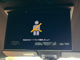 【フリップダウンモニター】大画面モニターで後席でもエンタメをお楽しみいただけます。小さなお子様にも大人気の装備です♪