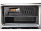 スピーカー内蔵AM/FMラジオ。