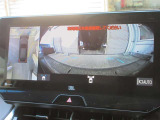 パノラミックビューモニター付きです。車両を上から見たような映像をディスプレイオーディオ画面に表示。運転席からの目視だけでは見にくい、車両周辺の状況をリアルタイムでしっかり確認できます。