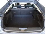 5人乗車時でも十分なスペースのトランクルームです。