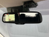 ルームミラーでアラウンドビューモニターの画像が確認出来ます。