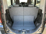 日常の使用に十分な広さの荷室です♪簡単な操作でシートアレンジもできます♪