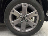 アルミホイール付き!「純正」なので車のデザインともマッチしています。お洒落は足元から。。。といいますから♪