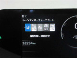 ディスプレイには、平均燃費、外気温、航続可能距離などの情報が表示されます。
