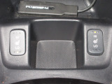 運転席&助手席シートヒーターが付いてます。寒い冬でもスイッチONで座面をあたたかくして、ドライブをさらに快適にしてくれます。HIとLOの2段階に温度設定が可能です。