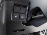 【シートヒーター】運転席と助手席をそれぞれ独立して操作できるため、座る人と室内温度にあわせた快適なシート温度が得られます♪
