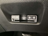 ハンドルの左下にETC2.0がついています。高速道路の料金所の通過も楽々です。 カードの取り出しもしやすい場所についています。