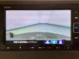 【バックカメラ】運転が苦手な方も車庫入れラクラクです!ギアをリバースに入れれば自動的に切り換わりますので、面倒な操作は不要です♪狭い駐車場もお車を傷つけず安心ですね!