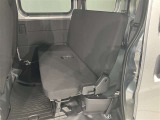 広々とした後部座席です♪気になるキズや汚れなどなく良好な状態です。