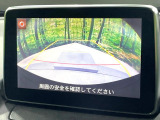 【バックカメラ】駐車時に後方がリアルタイム映像で確認できます。大型商業施設や立体駐車場での駐車時や、夜間のバック時に大活躍!運転スキルに関わらず、今や必須となった装備のひとつです!