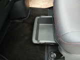 助手席下部収納