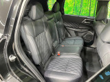 後部座席も気になるようなキズ・汚れやへたり等、大きなダメージはなく、良好な状態です。
