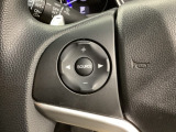 ステアリングにオーディオ操作スイッチが付いています。オーディオ画面に直接タッチしなくても操作が出来ますので、運転に集中できます。