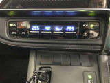 左右独立温度コントロールフルオートエアコンです。運転席、助手席それぞれで独立して温度設定ができます。冷え性の方が乗っても安心ですね♪