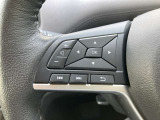 ステアリングの左側に、オーディオの操作ができるスイッチを装備しています。ハンドルから手を離さず操作できて便利です。