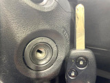 【キーレス】少し離れた場所からでもボタン一つでドアの開錠・施錠ができるのでとっても便利!ドアの鍵穴周りに傷をつけることもありません♪