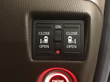 【両側パワースライドドア】両側がパワースライドドアになっており、運転席のスイッチやスマートキーでも開閉が可能です!開口部も広いので乗り降りも楽々♪