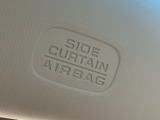 正面だけではなく横や衝撃によるガラス面への衝突を防止してくれるカーテンSRSエアバッグ付きです!