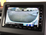 バックをするとき自動でリアの様子が映る『リアカメラ』付き!画面で確認しながらバックができますから安心ですね。でも、目視も大切ですよ!安全第一でお願いします!