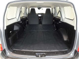 セカンドシートを倒した状態です。荷室スペースが広がります。