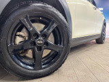 ●16インチアルミホイール:輸入車ならではの卓越した走りを支えるホイールと足回りです!日本車の走りに慣れている方にもぜひ体感して頂きたいほど、高いレベルでまとまっています!