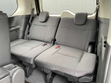 サードシートも広々した空間が広がっております。