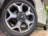 【純正15インチアルミホイール】外観にマッチした純正アルミホイールを装着しております。各種社外アルミホイールや、スタッドレスタイヤも取扱いしております。是非ご相談ください♪