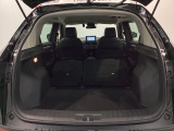 リア席を倒せば広々とした空間の出来上がり!床が低くフラットになり、天井までの高さがありますので積載が便利です。