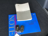 メンテナンスノート【整備記録簿】、取説も揃っています。スマートキーはバッグなどにしまったままボタン操作でエンジンの始動・停止ができて大変便利です。