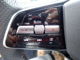 ステアリングスイッチが装備されておりステアリングから手を離す事無くオーディオ類の操作が可能ですので非常に便利です♪
