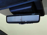 デジタルインナーミラーを装備しております。