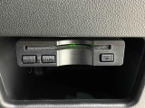 ETCカードを挿入することで高速道路を利用する際の支払いがキャッシュレスになったり、ETCスマートインターチェンジが利用できたり、とても便利なアイテムです!保証は修理保証のみとなります。