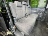 後部座席も気になるようなキズ・汚れやへたり等、大きなダメージはなく、良好な状態です。